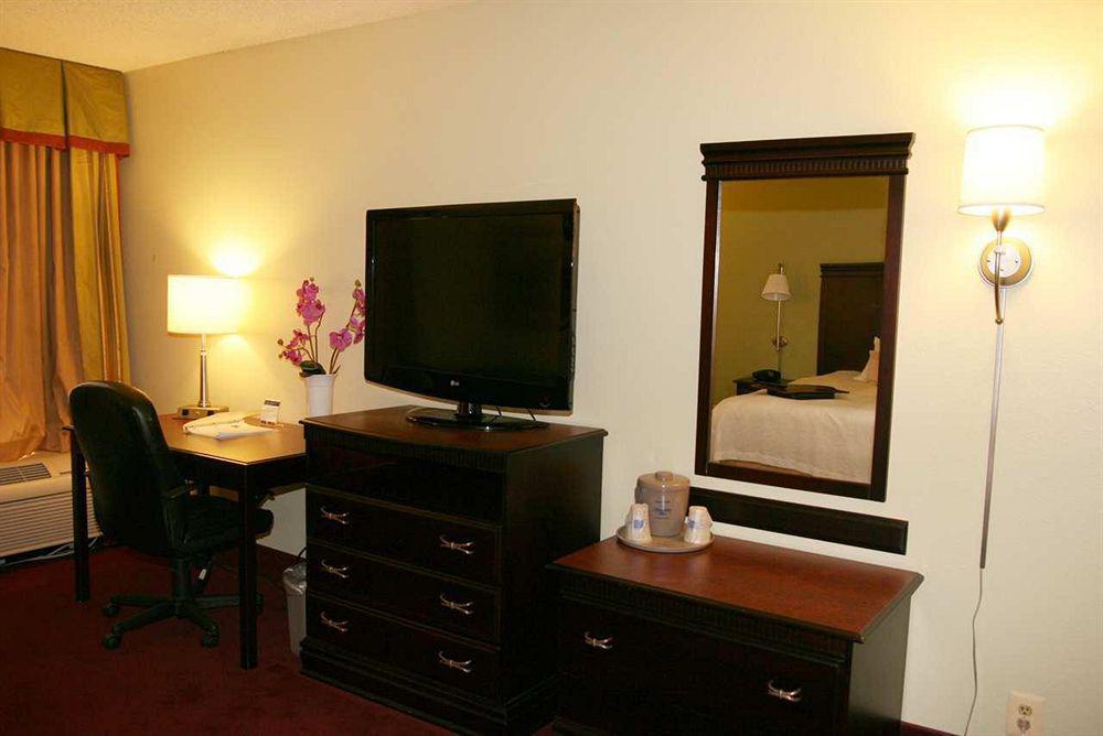 Hampton Inn Sulphur Quarto foto